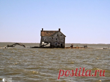 Последний дом острова Холланд Остров Холланд расположен в Чесапикском заливе в Голландском Проливе, между островом Бладсуорт и Островом Смита, в шести милях к западу от Веноны, Мэриленд. Остров однажды достигал пяти милей в длину и полторы в ширину, был обжит лодочниками и фермерами в процветающем рыбацком сообществе....