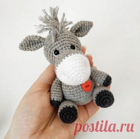 Бесплатный мастер-класс по вязанию Влюблённый ослик крючком. Автор описания - Елена Андросова. 🧶Схемы вязания игрушек IRINELY.ART🧵