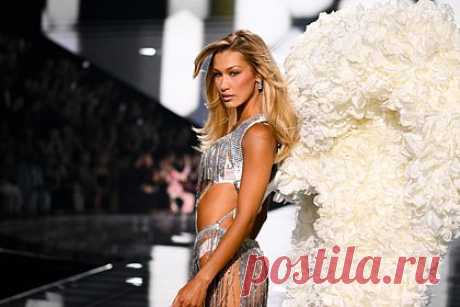 Белла Хадид объяснила странную походку на шоу Victoria's Secret