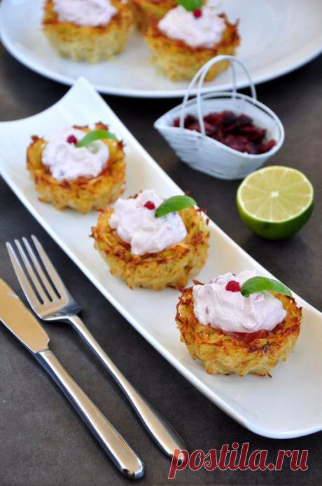 Картофельные корзинки с лососем и творожно-брусничным кремом. Рецепт c фото, мы подскажем, как приготовить!