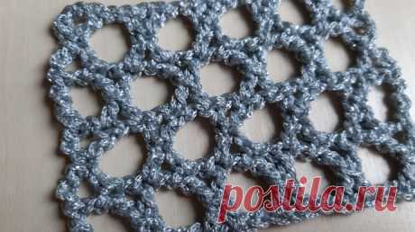 Видео мастер класс вяжем ажурный узор-сетка крючком из скрещенных столбиков с накидом