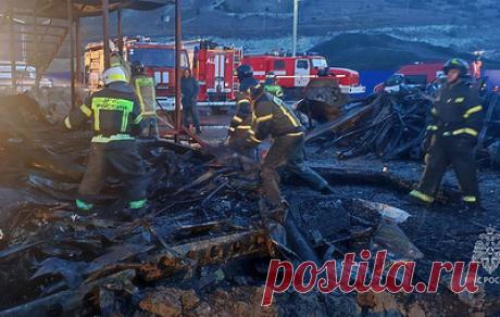 В Севастополе число погибших при пожаре в бытовках возросло до восьми. По данным МЧС, пожар потушили