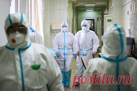 «Русский» коронавирус получил официальное название. Штамм коронавируса SARS-CoV-2, доминирующий в России и называемый русским, получил официальное обозначение AY.122 и был внесен в реестр вирусной номенклатуры Pangolin. Ключевая мутация этого варианта не затрагивает гены, которые кодируют S-белок, являющийся целью для большинства вакцин.