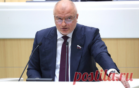 Клишас заявил, что борьба с применением пыток должна носить системный характер. Нужно не столько реформировать систему ФСИН, сколько создать в обществе атмосферу нетерпимости к любому незаконному применению насилия, считает глава комитета Совета Федерации по конституционному законодательству