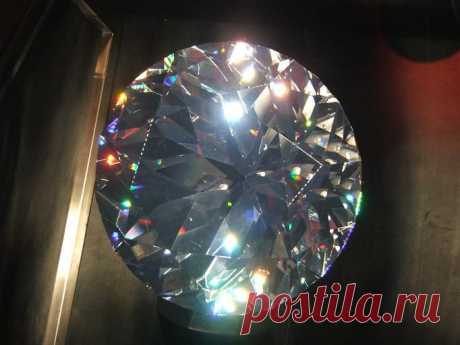 Минералы и кристаллы — очень мощные символы наших земных желаний. Они также являются мощными активаторами. В фэн шуй кристалл — это минерал или натуральный камень, драгоценный или полудрагоценный. |Как использовать кристаллы для исполнения желаний | Ветер и Вода