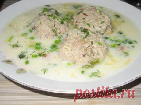 Фрикадельки с рисом в лимонном соусе