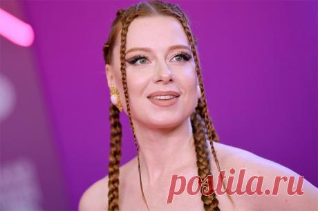 Shot: Соцфонд России отсудил у певицы Юлии Савичевой 7 тысяч рублей. Певица Юлия Савичева просрочила сдачу годовых отчетов в СФР.