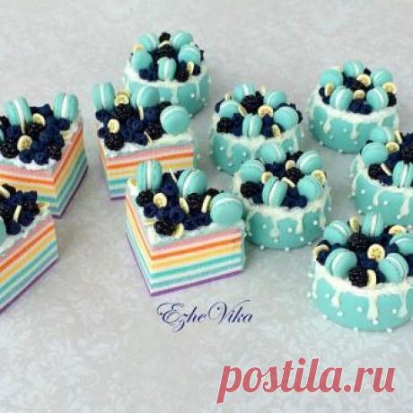 Ну и напоследок групповое фото)).
❗️Повтор 750₽❗️
#полимернаяглина #вкусныеложки #торты #макаруны #macaroons #macaron #ручнаяработа #липецк #ezhevika_lyu #handmade