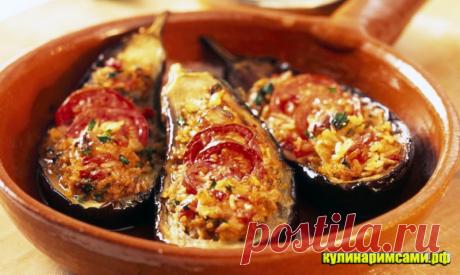 Баклажаны фаршированные по-каталонски - простые рецепты Ингредиенты: Баклажаны — 2 штЛук — 1 штЧеснок — 3 зубчикаПомидор — 1 штЯйцо куриное — 2 штМасло оливковое — 30 гСыр — 100 гЗелень — по вкусу Приготовление: 1. Баклажаны разрезаем на две части и