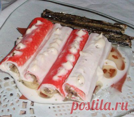 Как приготовить вкусную и простую закуску из шпрот и крабовых палочек - Простые рецепты Овкусе.ру