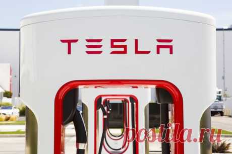 Презентация нового продукта Tesla откладывается до завтра Ровно неделю назад Tesla убрала из своего ассортимента самую доступную версию кроссовера Model X 60D. Одновременно с этим основатель и глава компании Tesla Илон Маск известил общественность о подготовке нового продукта, который для большинства будет «неожиданным». Представить его должны были уже сегодня, но сделают это только завтра – 19 октября. Конкретные причины задержки не называются, Илон Маск лишь заявил, что компании нужно еще…