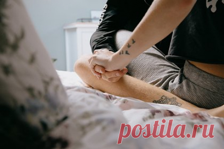 Женщина притворилась мужчиной ради секса со слепой девушкой и оказалась в тюрьме. 21-летняя жительница Великобритании Джорджия Билхэм притворилась мужчиной ради секса с девушкой. Она создала поддельную страницу в приложении Snapchat под именем Джордж Пэрри. В сети она познакомилась и начала общаться с 19-летней пользовательницей. Войдя в доверие, Билхэм предложила девушке встретиться вживую.