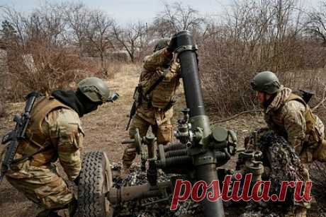 При обстреле приграничного российского региона один из снарядов упал у школы. При обстреле Брянской области со стороны Украины в поселке Суземка один из снарядов взорвался у школы, где шли занятия. Об этом сообщает Mash в Telegram-канале. В поселке Суземка для школьников не ввели дистанционное обучение. Он находится в десяти километрах от границы с Украиной.
