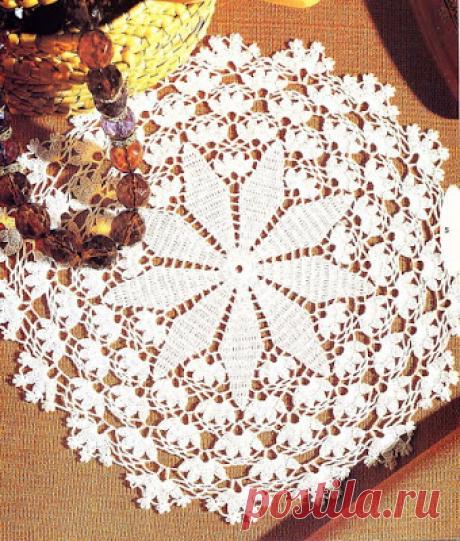 Ivelise Feito à Mão: Centrinho Delicado De Crochê