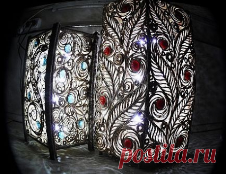 филигрань из джутового шнура: ажурные светильники,бабочка, 
Здесь ваза---https://kollekcija.com/filigran-iz-dzhutovogo-shnura-avtor-lyudmila-pyihova/
Здесь жар птица---https://mastera-rukodeliya.ru/paper-art/3985-ptichki.html
Здесь шкатулка---https://kollekcija.com/dzhutovaya-filigran-shkatulka-avtor-lyudmila-pyihova/
И еще урок---https://stranamasterov.ru/node/541570