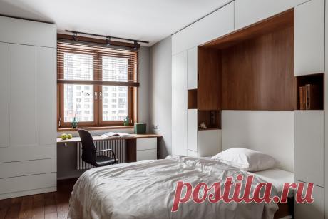 Фотоохота: Кровать зажата между шкафами — и красиво | Houzz Россия