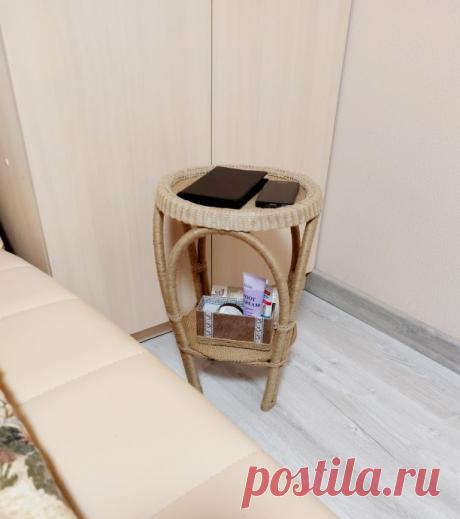 Прикроватный столик