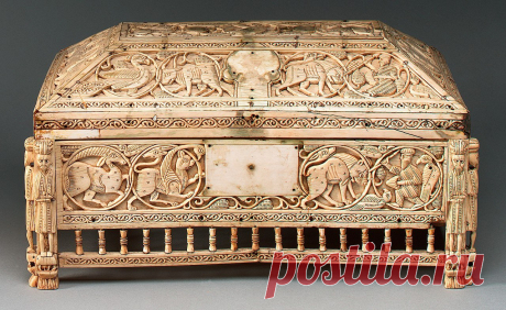 Ларец Моргана – средневековый ларец из Южной Италии, вероятно, из нормандской Сицилии. Изготовлен из резной слоновой кости на деревянном каркасе и датируется XI–XII веками н.э. Он был передан в дар нью-йоркскому Метрополитен-музею наследниками Дж. П. Моргана в 1917 году.