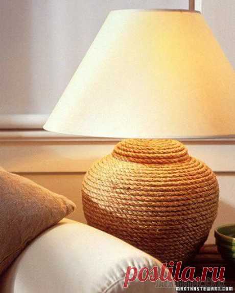 Интересные идеи декора из каната и верёвки Если вам надоели ракушки и прочий традиционный прибрежный декор, предлагаем небанальную идею — канат в роли украшения для интерьера.
Декор из каната, который вы свободно смастерите своими руками, инте...