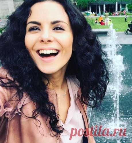 Настя Каменских сфотографировалась в купальнике на пати Потапа