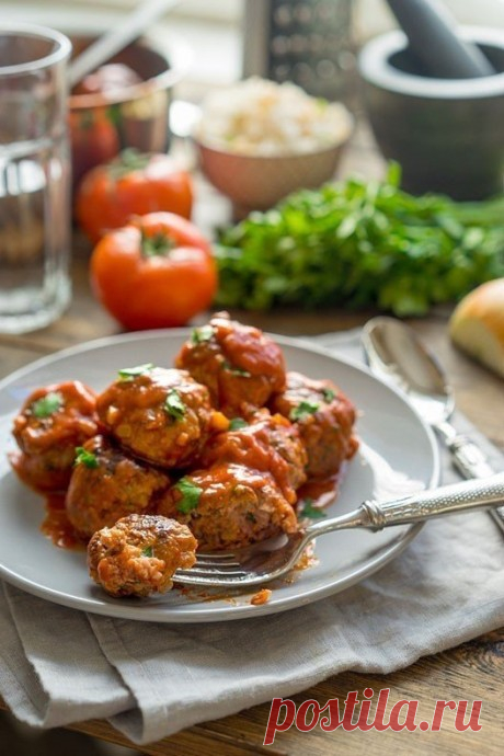 Быстрые тефтели в остром томатном соусе Быстрые тефтели в остром томатном соусе — идеально к пасте!Ингредиенты:Чеснок — 4 зубчикаПерец острый — 1 ч. л.Пассата — 300 гЛук средний — 1 шт.Петрушка — 4 ст. л.Мускатный орех — 1/2 ч. л.Фарш — 500 гПанировочные сухари — 50...