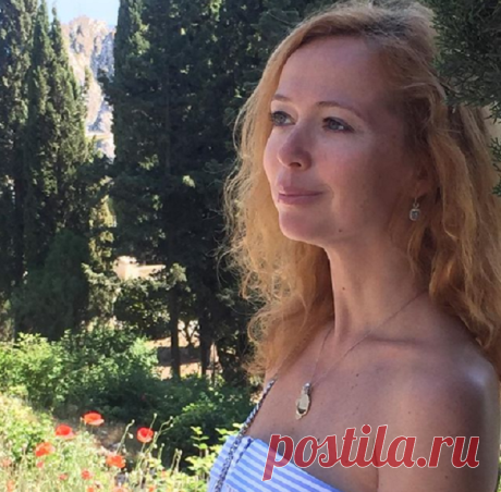 Елена Захарова в купальнике: 42-летняя актриса выглядит как девочка-подросток
