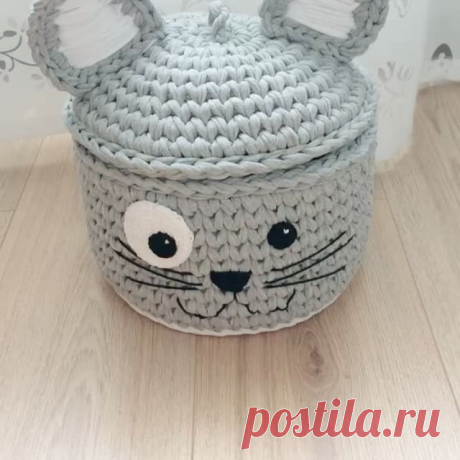 Сначала дочка демонстрировала как играть с котиком😄 а теперь я покажу его поближе👌
.
Честно скажу, мордашка получилась не с первого раза🙈 Сошлись во мнении с заказчицей, что сначала был злюкой😂 Видимо под мое настроение такое попал😅 А теперь улыбчивый добряк😻Мяяяяу😽
.
Возможен повтор. Для заказа пишите в Директ.
___________________________________
Детская корзина "Котик"
Состав: 100% хлопок
Размер: d22
Цена: 2000₽
Выбор цвета: здесь 👉 @sonata_palitra
Рекомендации п...