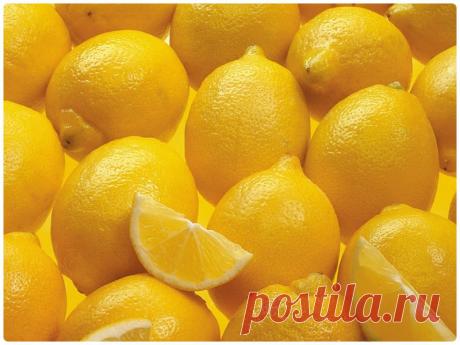 Подруга никогда не выбрасывает выжатые лимоны. Она эффективно использует их в хозяйстве