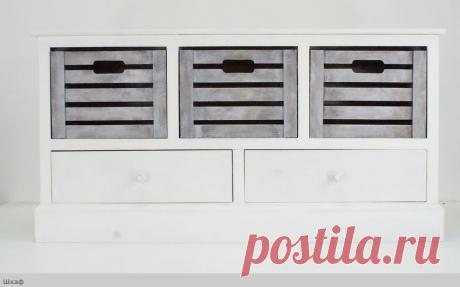 Очень удобный и стильный шкафчик хоть куда- хочешь в прихожую под обувь, хочешь в гостиную под телевизор.