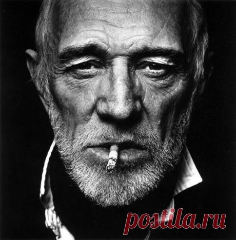 Больше волнуйтесь о своём характере, нежели репутации, поскольку ваш характер - это то, кем вы в действительности являетесь, тогда как репутация лишь то, что прочие думают о вас. / Понимание бизнеса