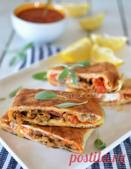 Рецепт жареных кальцоне с начинкой из грибов и копченой колбаски | FEMIANA