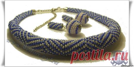 Жгут : вязанный по кругу, с увеличением и уменьшением. Или жгут на воздушных петлях.