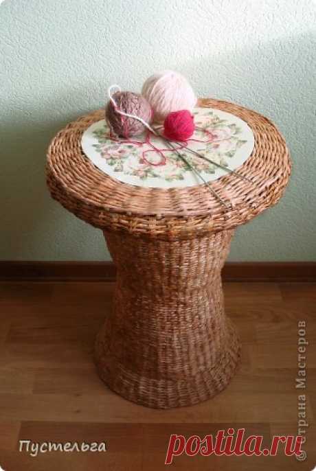 Столик плетеный из газет. - Плетение из газетных трубочек - Поделки из бумаги - Каталог статей - Рукодел.TV