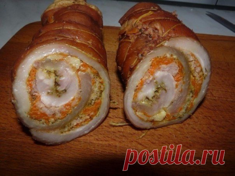 Оригинальный праздничный рецепт сала... в рулете! - Эфария Сало, несмотря на свою высокую калорийность, очень полезный продукт, по мнению многих диетологов, сало в небольшом количестве полезно для пищеварения и работы печени. Сегодня я вам расскажу, как приготовить сало, это лучший рецепт приготовления рулета. Для этого нам необходимо купить сало не толстое, толщиной до 2 см, перец черный молотый, паприка молотая, чеснок, морковь одна