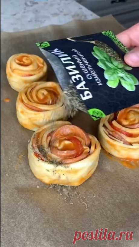 Гениальная закуска: колбаска с сыром в тесте