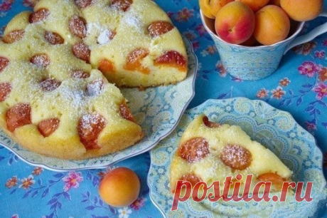 Пирог Восхитительный.
Ингредиенты:
-Масло сливочное — 120г
-Молоко — 40 мл
-Яйцо куриное — 3 шт
-Сахар — 165 г
-Разрыхлитель теста — 1,5 ч. л.
-Абрикос (или любые другие фрукты, ягоды) — 15 шт
-Мука пшеничная — 150 г
Приготовление:
Размягченное сливочное масло размешать с сахаром.
По одному добавить яйца, каждый раз хорошо размешивая.
Влить молоко. Добавить муку с разрыхлителем. Получается немного густоватое тесто. Форму смазать маслом и выложить тесто. Сверху выложить половинки абрикос.
Выпек