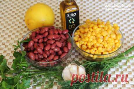 Как приготовить постный салат с консервированной фасолью, кукурузой и сухариками