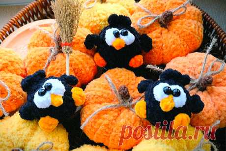 PDF Вороненок крючком. FREE crochet pattern; Аmigurumi toy patterns. Амигуруми схемы и описания на русском. Вязаные игрушки и поделки своими руками #amimore - плюшевая ворона, маленькая птичка из плюшевой пряжи, ворон, птица.