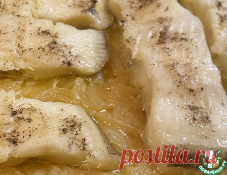 Палтус на луковой подушке – кулинарный рецепт