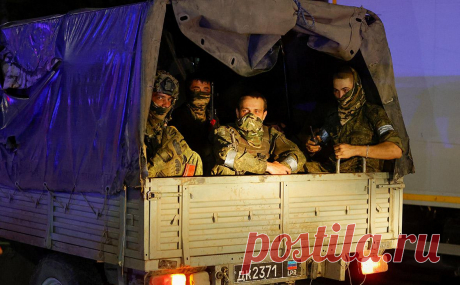 Ростовская полиция рассказал об изъятых после ЧВК гранатометах и БТРах. Оружие, военную технику и боеприпасы, в том числе гранатометы, противотанковые мины и БТР, изъяли полицейские после попытки военного мятежа в Ростове-на-Дону на минувших выходных, сообщили в общественном совете при УМВД