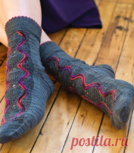 Красивые вязаные носки Vertically-stranded