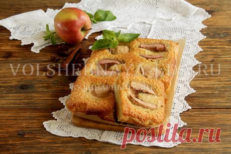 Яблочный пирог с франжипаном
У французов среди рождественских рецептов особенно почитаем пирог волхвов со спрятанным внутри бобом. Кому из детей достанется кусок-сюрприз, тот и объявляется «коро…