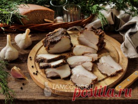 Сало по-гуцульски — рецепт с фото Вареное сало с острой и ароматной корочкой (варим полчаса). Панируем в соли и специях после чего подсушиваем в течение 2-3 дней в марле.