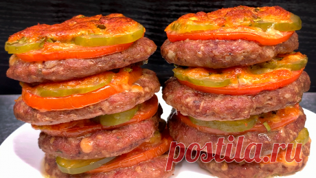 Готовлю вкуснятину из фарша без сковороды: вкуснейшие, сочные котлетки, с такими и гамбургера не надо (в стиле Франсуа) Отличный вариант банальным котлетам, невероятно сочные и ароматные, готовятся быстро и без возни, попробовав раз, определенно захочется еще. Простой рецепт обалденных котлет без жарки! 📝Ингредиенты и пропорции я оставлю в закреплённом комментарии под статьёй. СПОСОБ ПРИГОТОВЛЕНИЯ: 1. Ломтики батона заливаем молоком, помещаем в чашу блендера, добавляем лу...