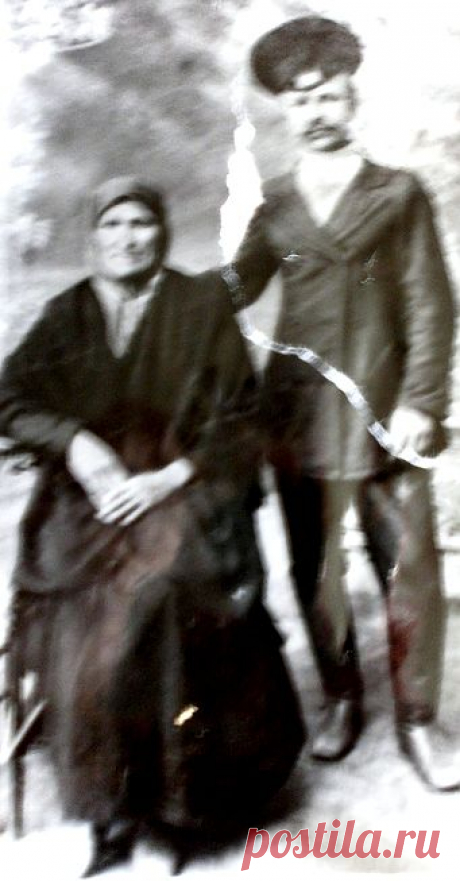 фото 1918 года.Урождённая станицы Биликуль крестьянка Дегтярёва Аастасия Трофимовна со своим сыном Дмитрием, братом моей бабушки Александры Васильевны(1896-1983)