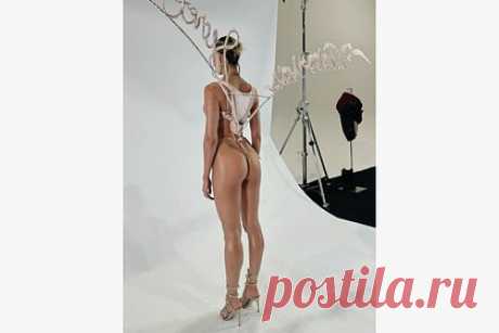 «Ангел» Victoria's Secret обнажила ягодицы на съемках