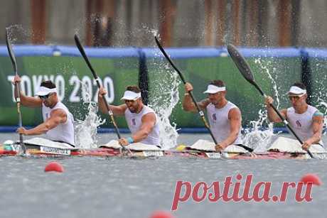 Спортсмены и тренеры сборной России по гребле получили повестки. Спортсмены и тренеры сборной России по гребле получили повестки в военкомат. «На данный момент у нас два-три тренера и порядка пяти спортсменов получили такие обращения. Из общей массы — это минимальный процент», — заявил президент Федерации гребного спорта России (ФГСР) Алексей Свирин.