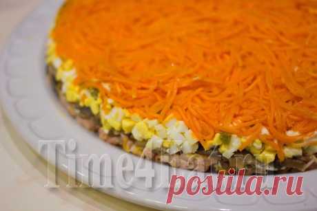 Слоеный салат с курицей, грибами и корейской морковью | Пора перекусить!