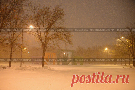 Московский парк имени 50-летия Октября ночью зимой (2016 год) Редакционное фото, фотограф Ilaronsia / Фотобанк Лори