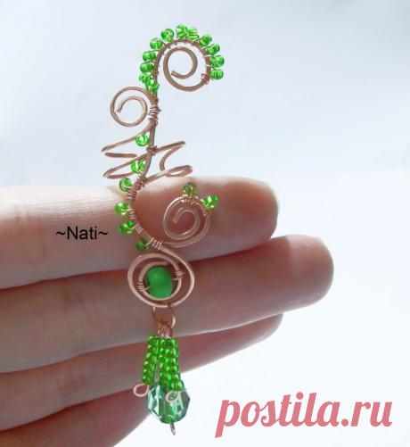 Кафф из медной проволки немецкого качества, дополнительно украшен деревянной бусиной и чешским бисером.
Яркий весенний вариант!
Узнать больше о моём творчестве можно в моей группе: https://vk.com/vazanie_ot_nati